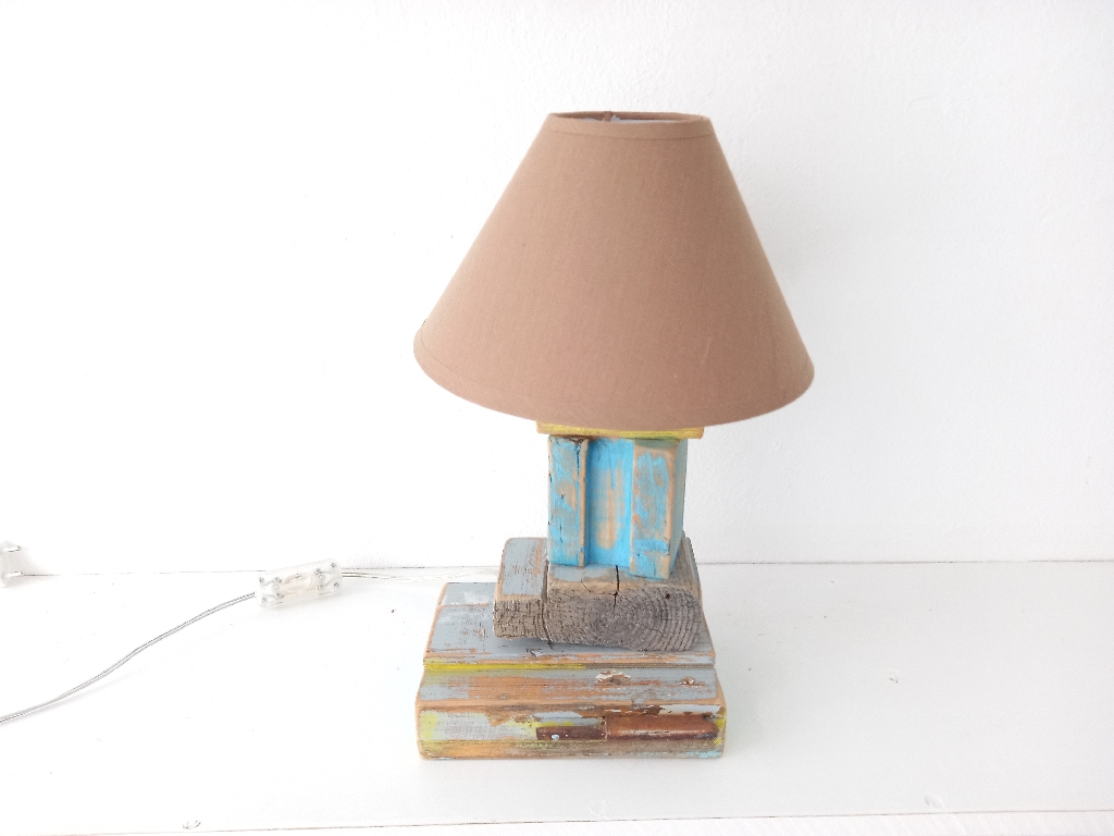 Table lamp